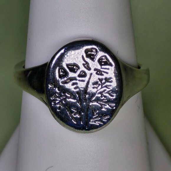 Silvery Orchid‎ Engraved Oval Signet Ring Size 8 (NWOT) - Picture 3 of 7